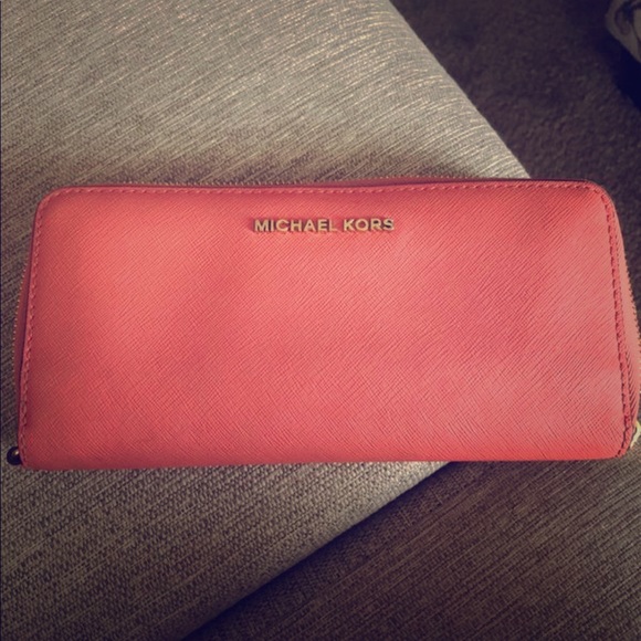 Michael Kors Wallet - Picture 1 of 2